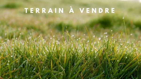 TERRAIN À BÂTIR DANS UN DOMAINE PRIVÉ