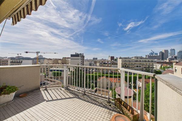 4/5 pièces en dernier étage avec terrasse, balcon, cave et parking. À rénover.