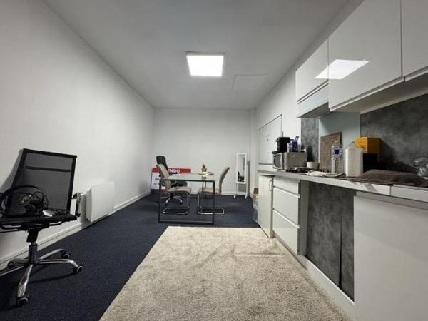 Location / Local Commercial