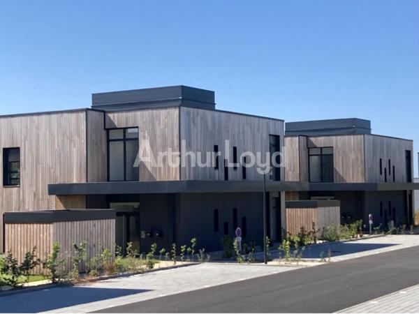Immeuble de bureaux à louer ou vendre à Arras avec terrasse privative