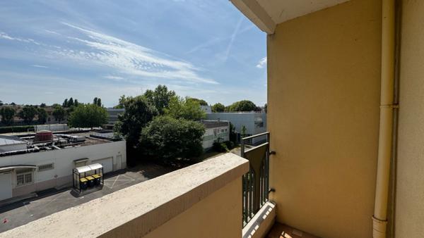 Appartement Corbeil Essonnes 3 pièce(s) 72 m2 - DPE D - PLACE DE PARKING