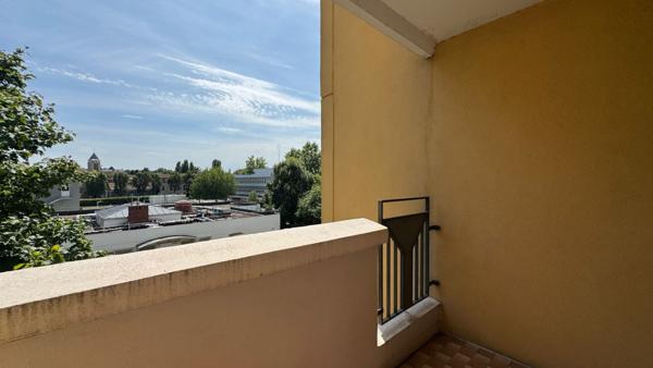 Appartement Corbeil Essonnes 3 pièce(s) 72 m2 - DPE D - PLACE DE PARKING