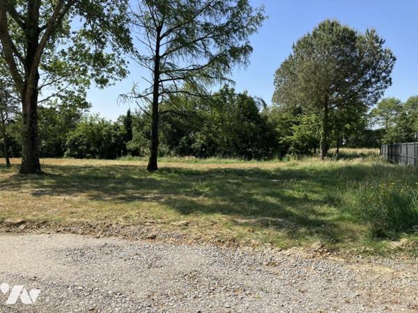 SAINTE-PAZANNE En lotissement, un terrain à bâtir d'une superficie de 568 m² à vendre