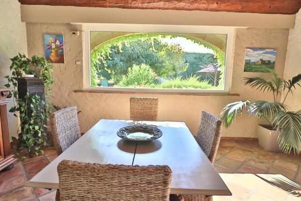 Trets: maison, appartement et studio sur 11000m2 de terrain