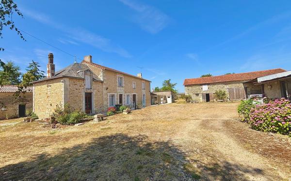 Maison à vendre    8 pièces •  Amberre