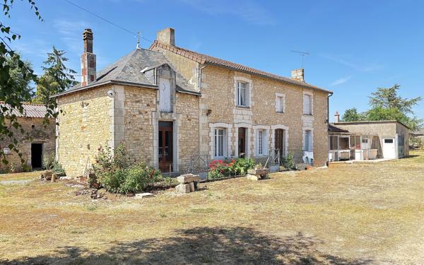 Maison à vendre    8 pièces •  Amberre