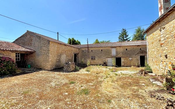 Maison à vendre    8 pièces •  Amberre