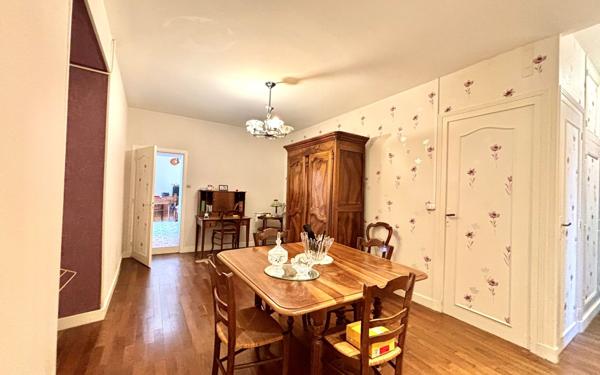 Maison à vendre    8 pièces •  Amberre