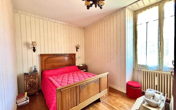 Maison à vendre    8 pièces •  Amberre