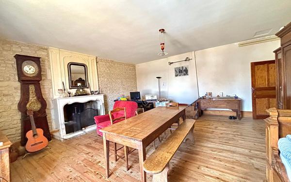 Maison à vendre    8 pièces •  Amberre