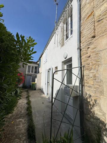 Immeuble à LE CHATEAU-D'OLERON, 17480 - 113m²