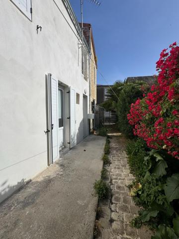 Immeuble à LE CHATEAU-D'OLERON, 17480 - 113m²