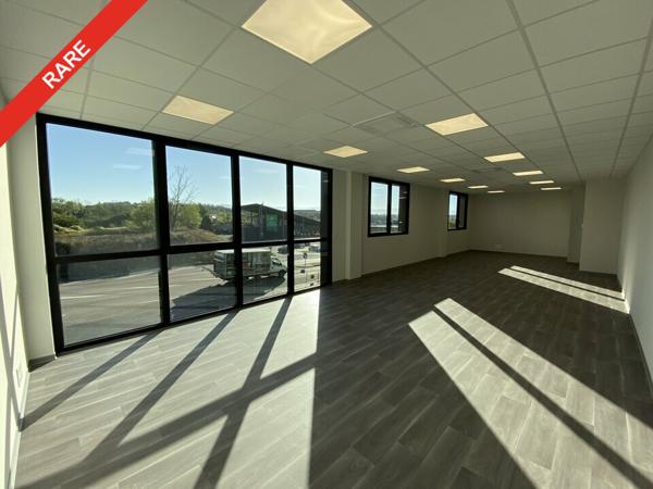 Bureaux à louer à Bourg-lès-Valence avec parking extérieur et visibilité