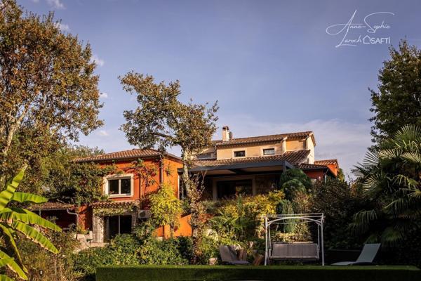 VILLA D'EXCEPTION NICHÉE EN PLEINE NATURE / RÉNOVATION 2023