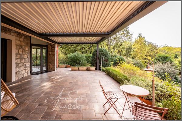 VILLA D'EXCEPTION NICHÉE EN PLEINE NATURE / RÉNOVATION 2023