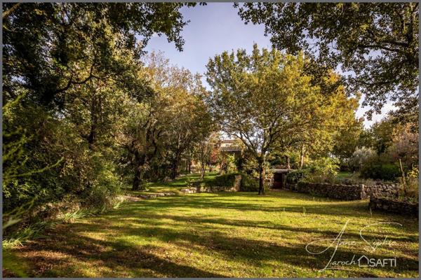 VILLA D'EXCEPTION NICHÉE EN PLEINE NATURE / RÉNOVATION 2023