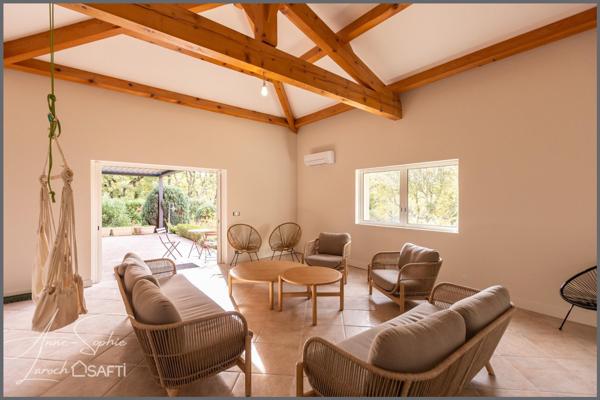 VILLA D'EXCEPTION NICHÉE EN PLEINE NATURE / RÉNOVATION 2023