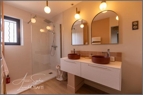 VILLA D'EXCEPTION NICHÉE EN PLEINE NATURE / RÉNOVATION 2023