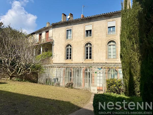 Maison bourgeoise en pierre de 1892 avec 312 m² habitables jardin et garage centre historique Carcassonne