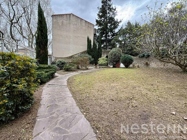 Maison bourgeoise en pierre de 1892 avec 312 m² habitables jardin et garage centre historique Carcassonne