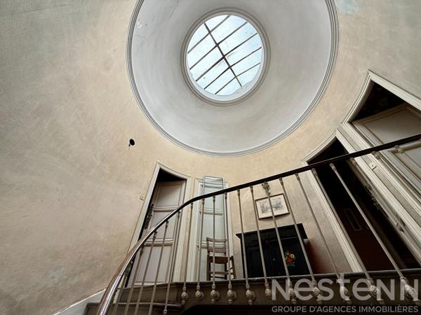 Maison bourgeoise en pierre de 1892 avec 312 m² habitables jardin et garage centre historique Carcassonne