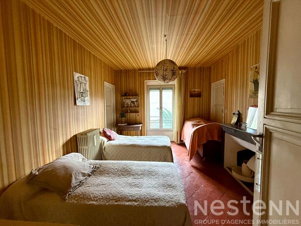 Maison bourgeoise en pierre de 1892 avec 312 m² habitables jardin et garage centre historique Carcassonne