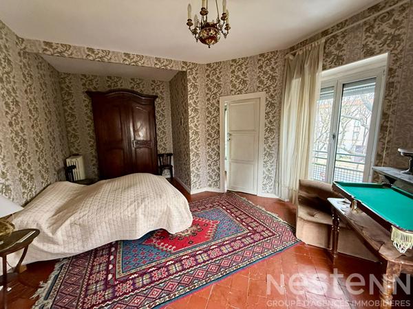 Maison bourgeoise en pierre de 1892 avec 312 m² habitables jardin et garage centre historique Carcassonne