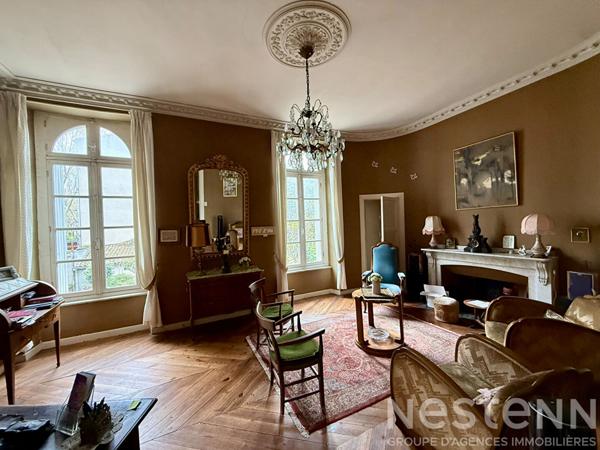 Maison bourgeoise en pierre de 1892 avec 312 m² habitables jardin et garage centre historique Carcassonne