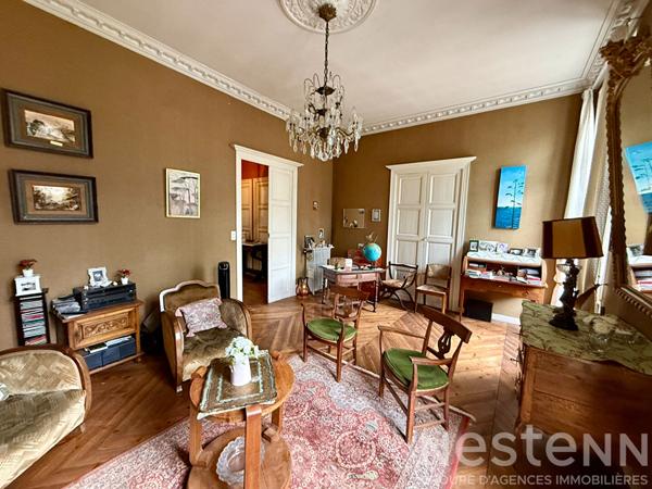 Maison bourgeoise en pierre de 1892 avec 312 m² habitables jardin et garage centre historique Carcassonne