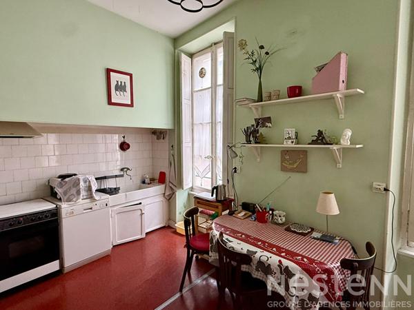 Maison bourgeoise en pierre de 1892 avec 312 m² habitables jardin et garage centre historique Carcassonne