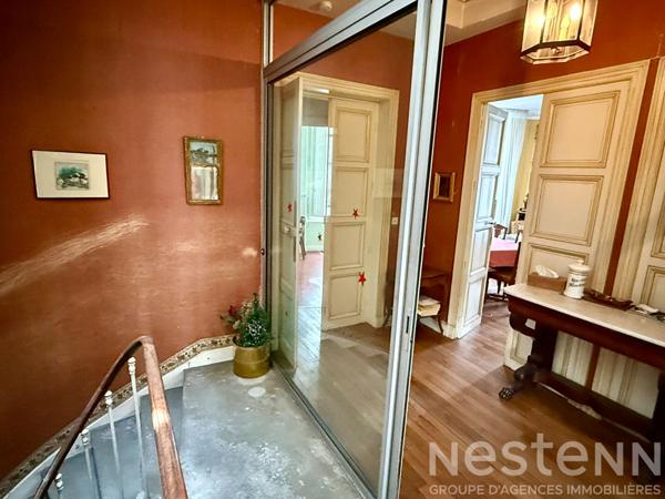 Maison bourgeoise en pierre de 1892 avec 312 m² habitables jardin et garage centre historique Carcassonne