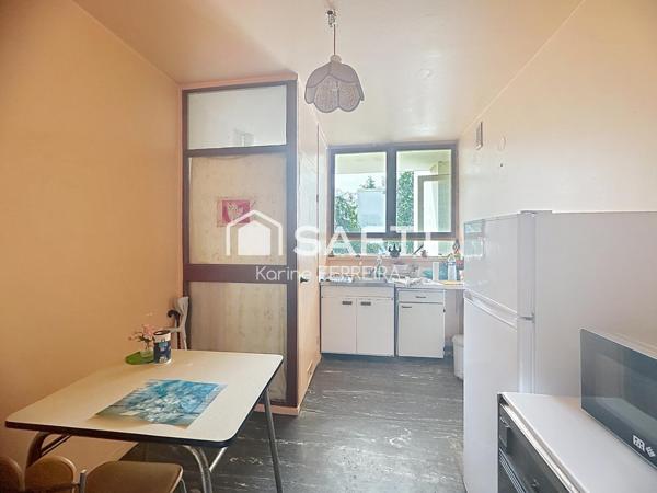 Appartement 3 pièces de 58 m² à rénover avec balcon, cave et stationnement