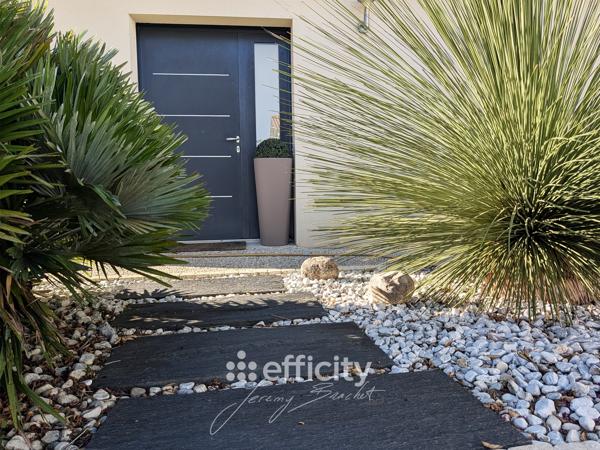 Maison
         6 pièces
        - 165 m² Bien prestige 458 000 € *