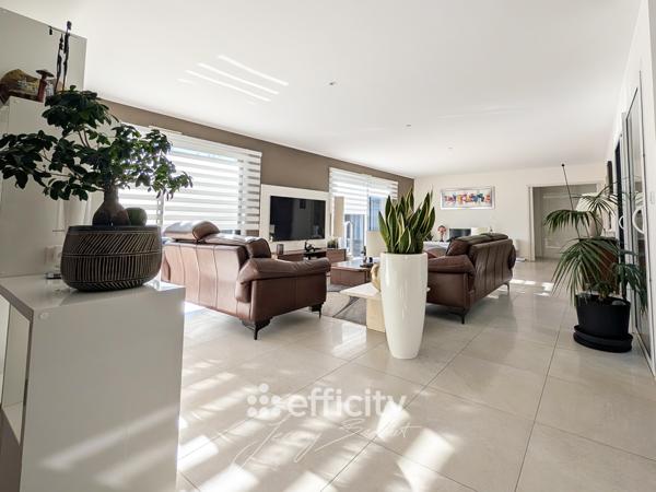 Maison
         6 pièces
        - 165 m² Bien prestige 458 000 € *