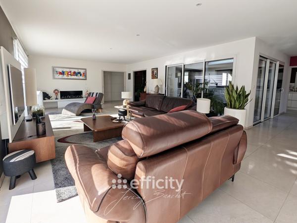 Maison
         6 pièces
        - 165 m² Bien prestige 458 000 € *
