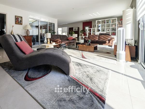 Maison
         6 pièces
        - 165 m² Bien prestige 458 000 € *