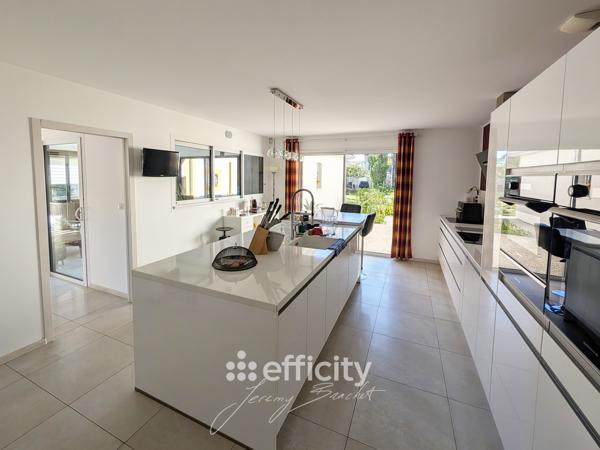 Maison
         6 pièces
        - 165 m² Bien prestige 458 000 € *