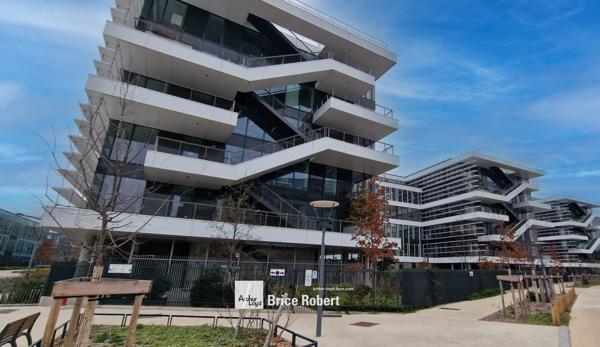 Bureaux à louer Lyon espace professionnel avec terrasse et parking inclus