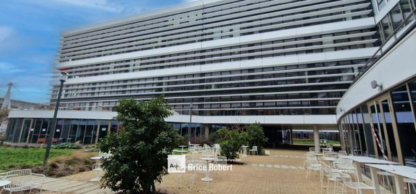 Bureaux à louer Lyon espace professionnel avec terrasse et parking inclus