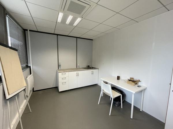 Bureaux à louer à Fourqueux ensemble sécurisé avec parking extérieur