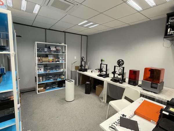 Bureaux à louer à Fourqueux ensemble sécurisé avec parking extérieur