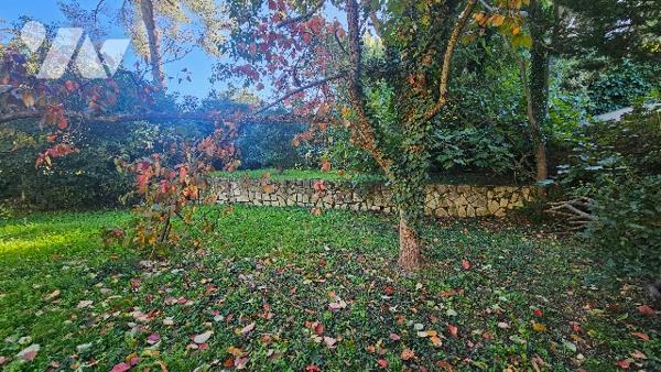 Plain-pied T4 fonctionnel, beau terrain de 1210 m², idéal famille, secteur résidentiel de Carnoux