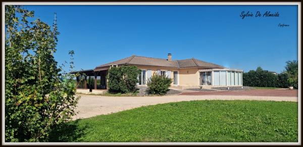 Maison à vendre 6 pièces MANZIAT (01)proche MACON plain-pied 140 m²,terrain 2500 m², garage 66 m²