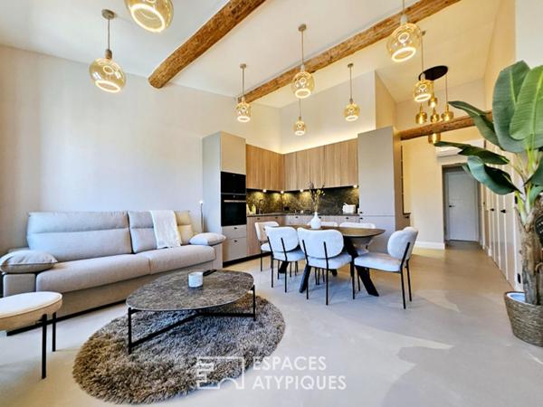 L’esprit cocon sous les toits : appartement de caractère et son grenier au coeur du Vieil Antibes