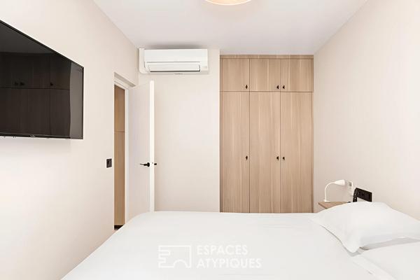 L’esprit cocon sous les toits : appartement de caractère et son grenier au coeur du Vieil Antibes