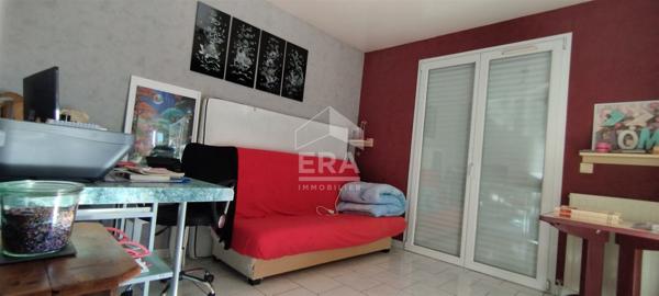 MAISON CONTEMPORAINE AVEC PISCINE ET DEPENDANCES