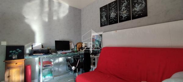 MAISON CONTEMPORAINE AVEC PISCINE ET DEPENDANCES