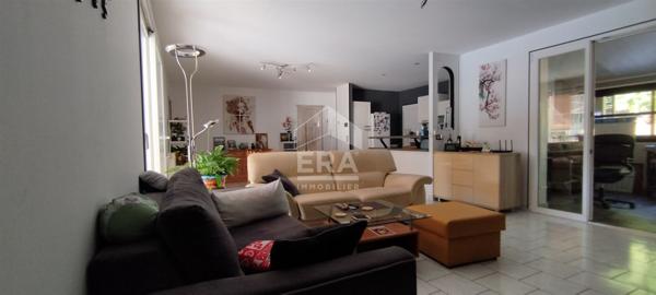 MAISON CONTEMPORAINE AVEC PISCINE ET DEPENDANCES