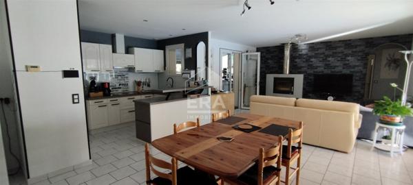 MAISON CONTEMPORAINE AVEC PISCINE ET DEPENDANCES