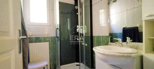 MAISON CONTEMPORAINE AVEC PISCINE ET DEPENDANCES